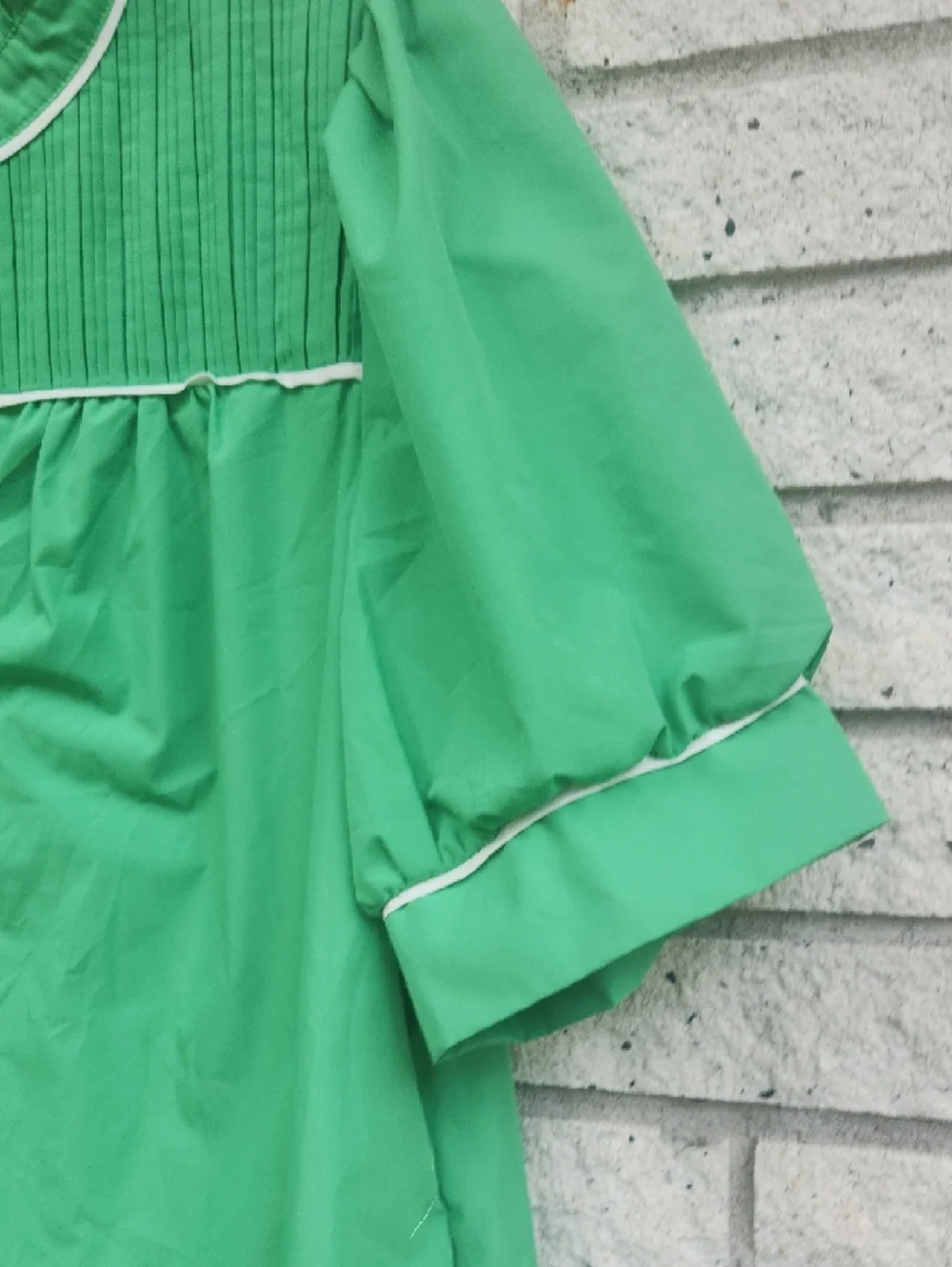 entro Green Ruffled Yoke Short Sleeve Dress with White Piping - Picture 6 of 7